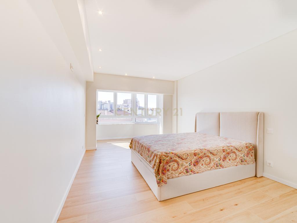 Luxuoso apartamento T4 em Lisboa com Vista e Acabamentos de Alta Qualidade - Image 32